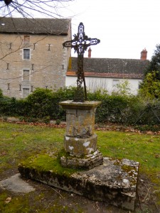 croix de l'ex cimetière St Loup Boyer